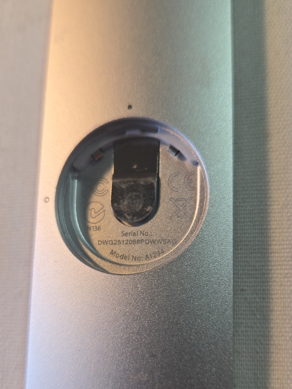 APPLE TV Remote - Picture 5 of 6